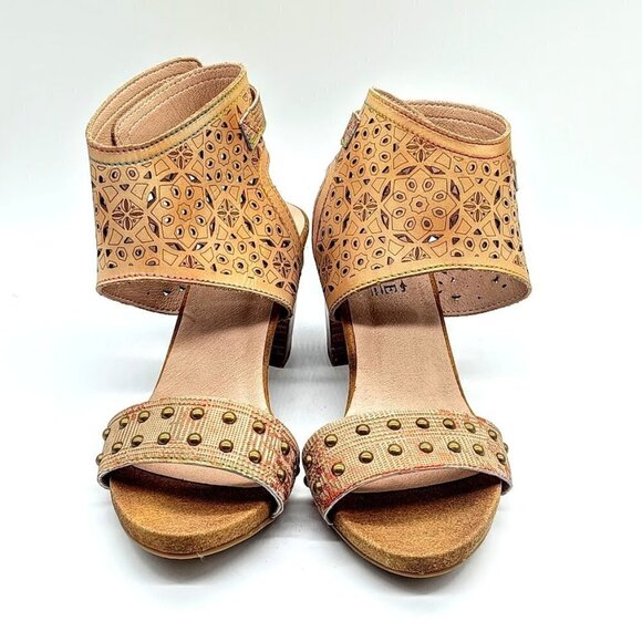 L'Artiste Spring Step Bernadette Leather Studded Sandals 40 - Picture 1 of 9